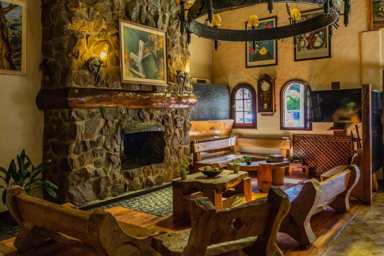 Hosteria La Posta Del Cazador San Martín de los Andes Kültér fotó